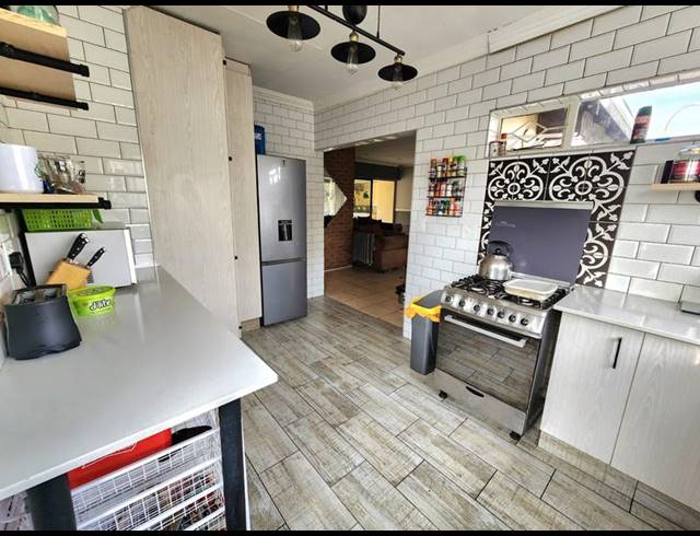 4 BEDROOM HOUSE FOR SALE IN BONAERO PARK